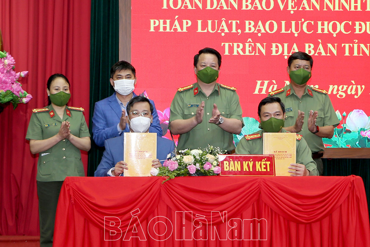 Công an tỉnh và Sở GD&ĐT ký kết, phối hợp đẩy mạnh phong trào toàn dân bảo vệ ANTQ; phòng, chống bạo lực học đường