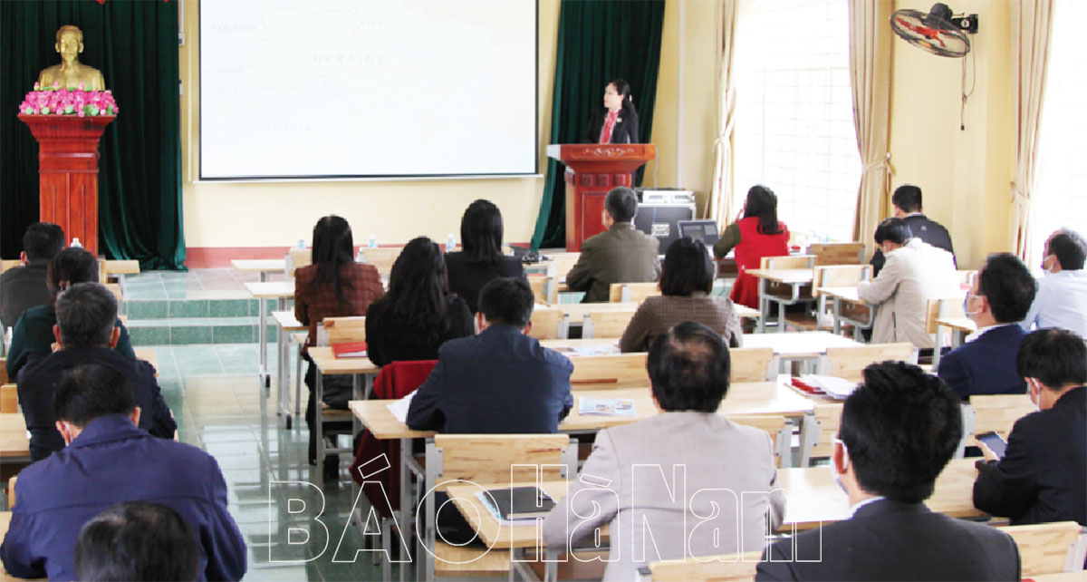 Thành ủy Phủ Lý chú trọng công tác giáo dục chính trị, tư tưởng cho cán bộ, đảng viên