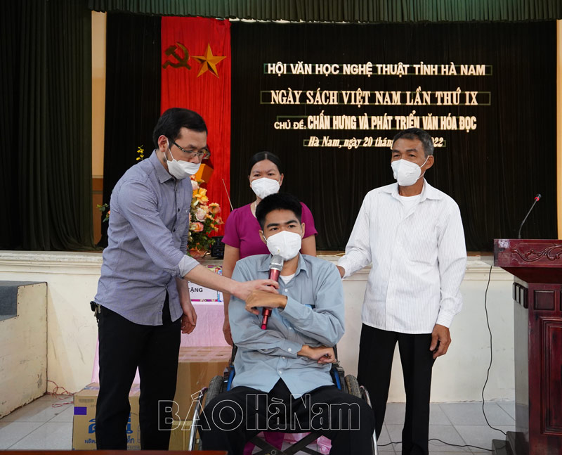 Hội VHNT Hà Nam trưng bày, giao lưu bạn đọc về sách