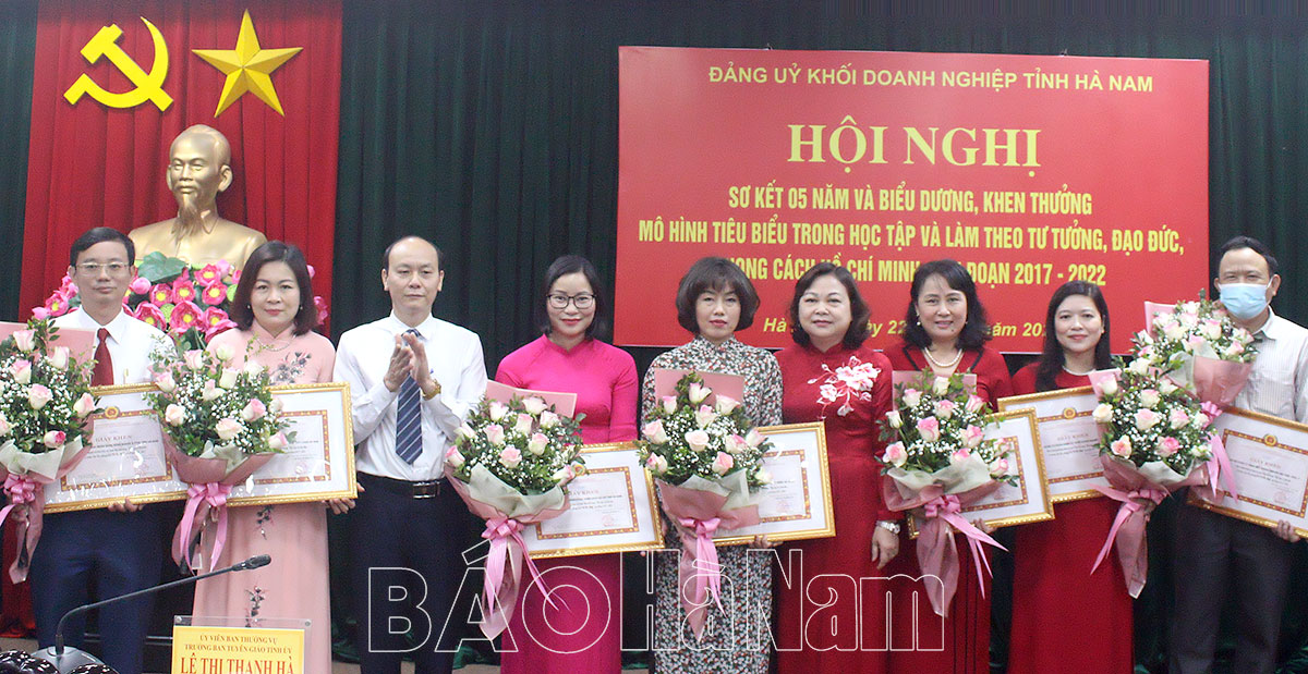 Đảng ủy Khối Doanh nghiệp tỉnh biểu dương, khen thưởng mô hình tiêu biểu trong học tập và làm theo tư tưởng, đạo đức, phong cách Hồ Chí Minh