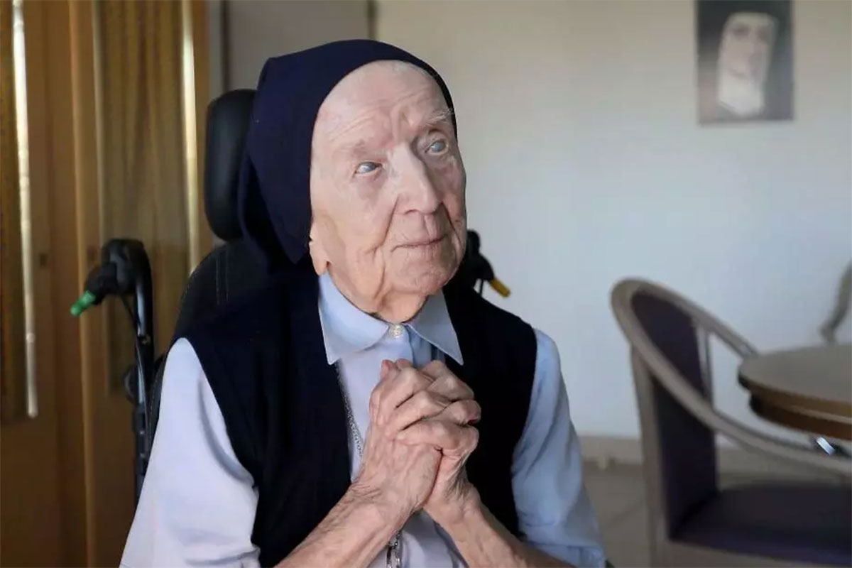 Nữ tu sĩ Pháp trở thành người cao tuổi nhất thế giới