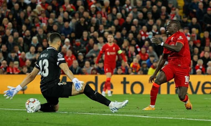 Liverpool tiến sát chung kết Champions League