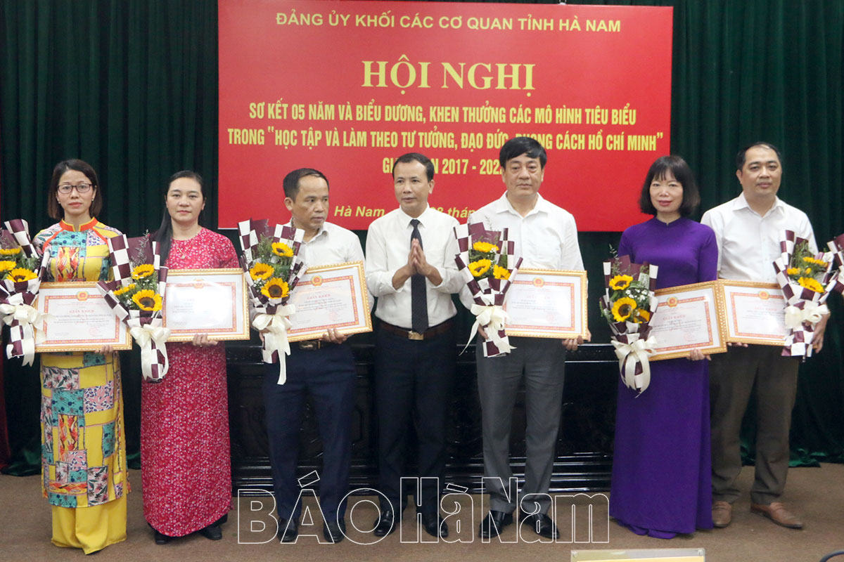 Đảng ủy Khối các cơ quan tỉnh; Huyện ủy Bình Lục: Biểu dương, khen thưởng các mô hinh tiêu biểu trong “Học tập và làm theo tư tưởng, đạo đức, phong cách Hồ Chí Minh” giai đoạn 2017 – 2022