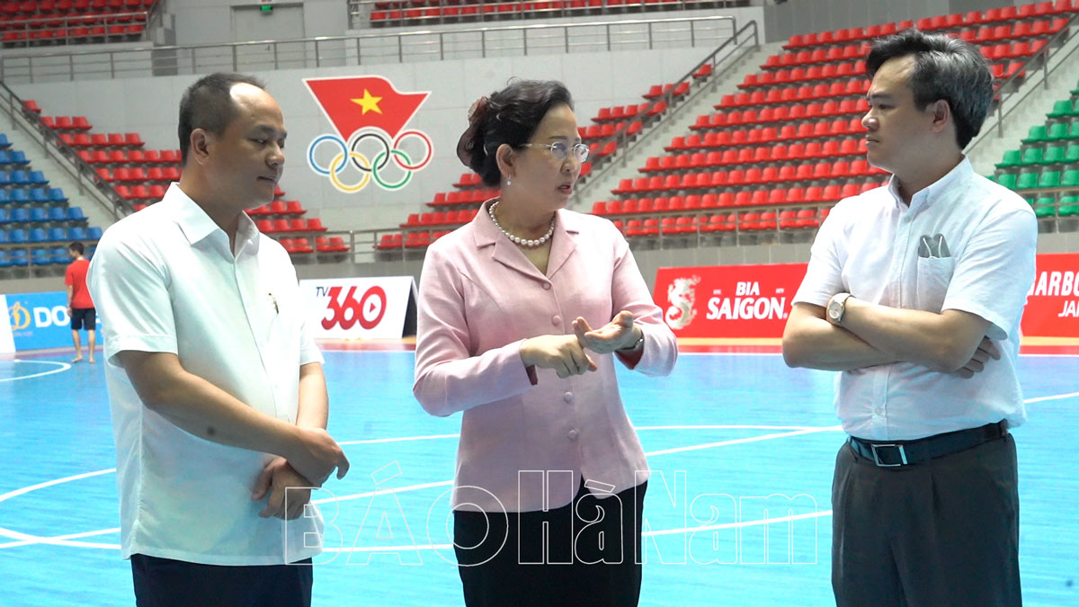 ​Đồng chí Bí thư Tỉnh ủy Lê Thị Thủy kiểm tra công tác chuẩn bị cho SEA Games 31 tại Hà Nam