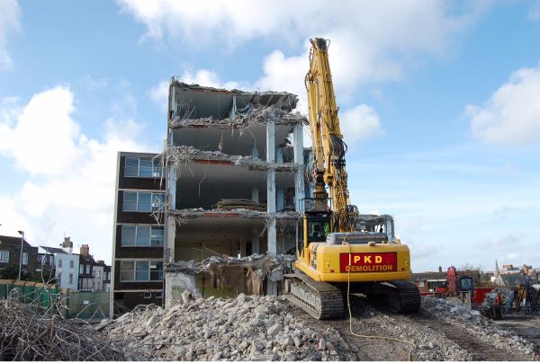 05 trường hợp bắt buộc phải phá dỡ nhà ở