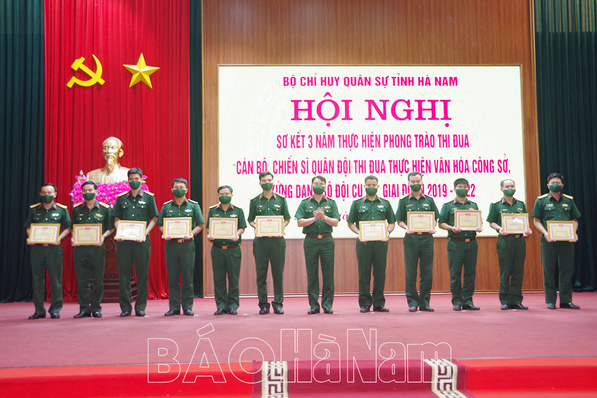 Sơ kết 3 năm thực hiện phong trào thi đua “Cán bộ, chiến sĩ quân đội thi đua thực hiện văn hóa công sở, xứng danh Bộ đội Cụ Hồ”
