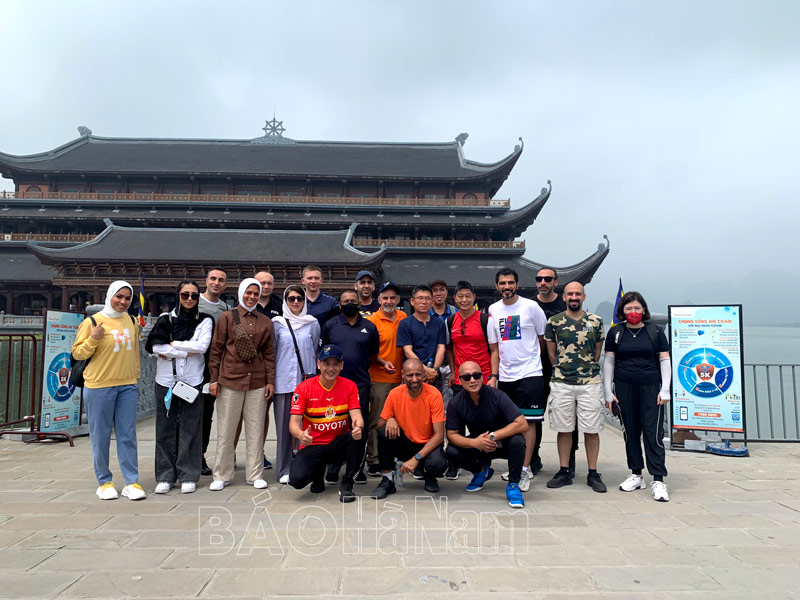 Đoàn trọng tài môn bóng đá Futsal SEA Games 31 thăm Khu du lịch Tam Chúc