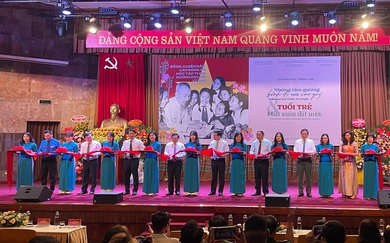 Khai mạc Triển lãm Những tấm gương bình dị mà cao quý