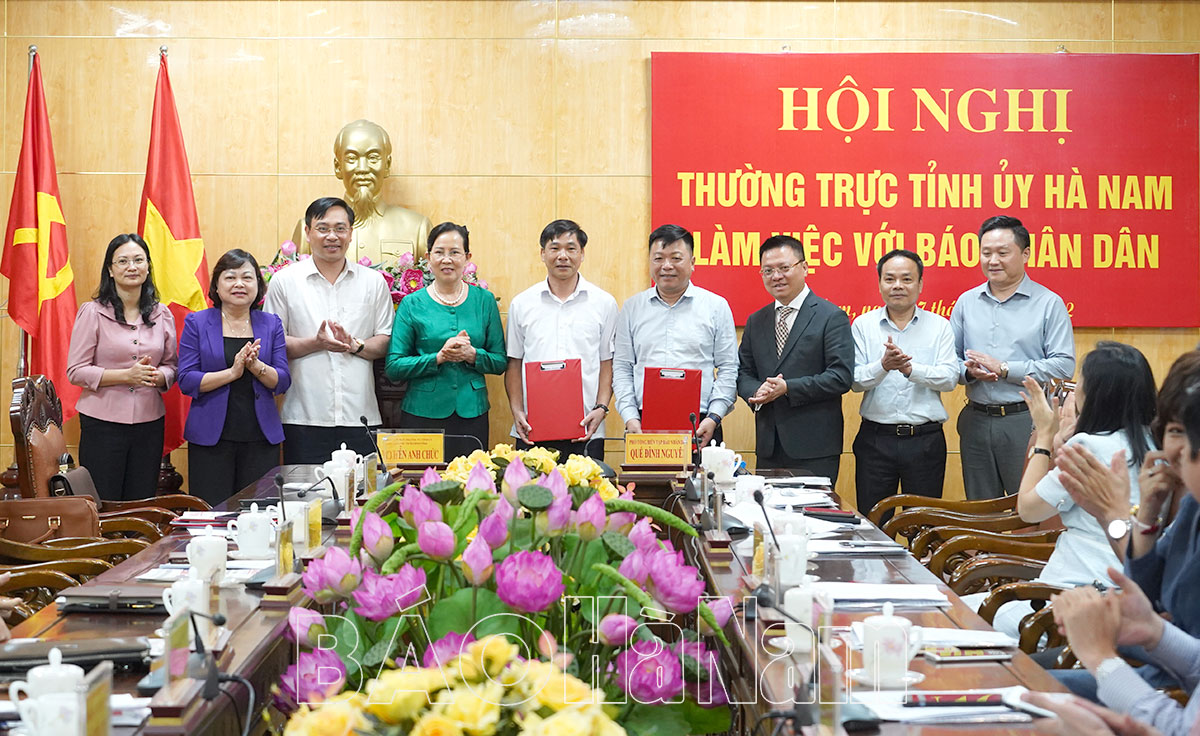 Tổng Biên tập Báo Nhân Dân Lê Quốc Minh làm việc tại Hà Nam