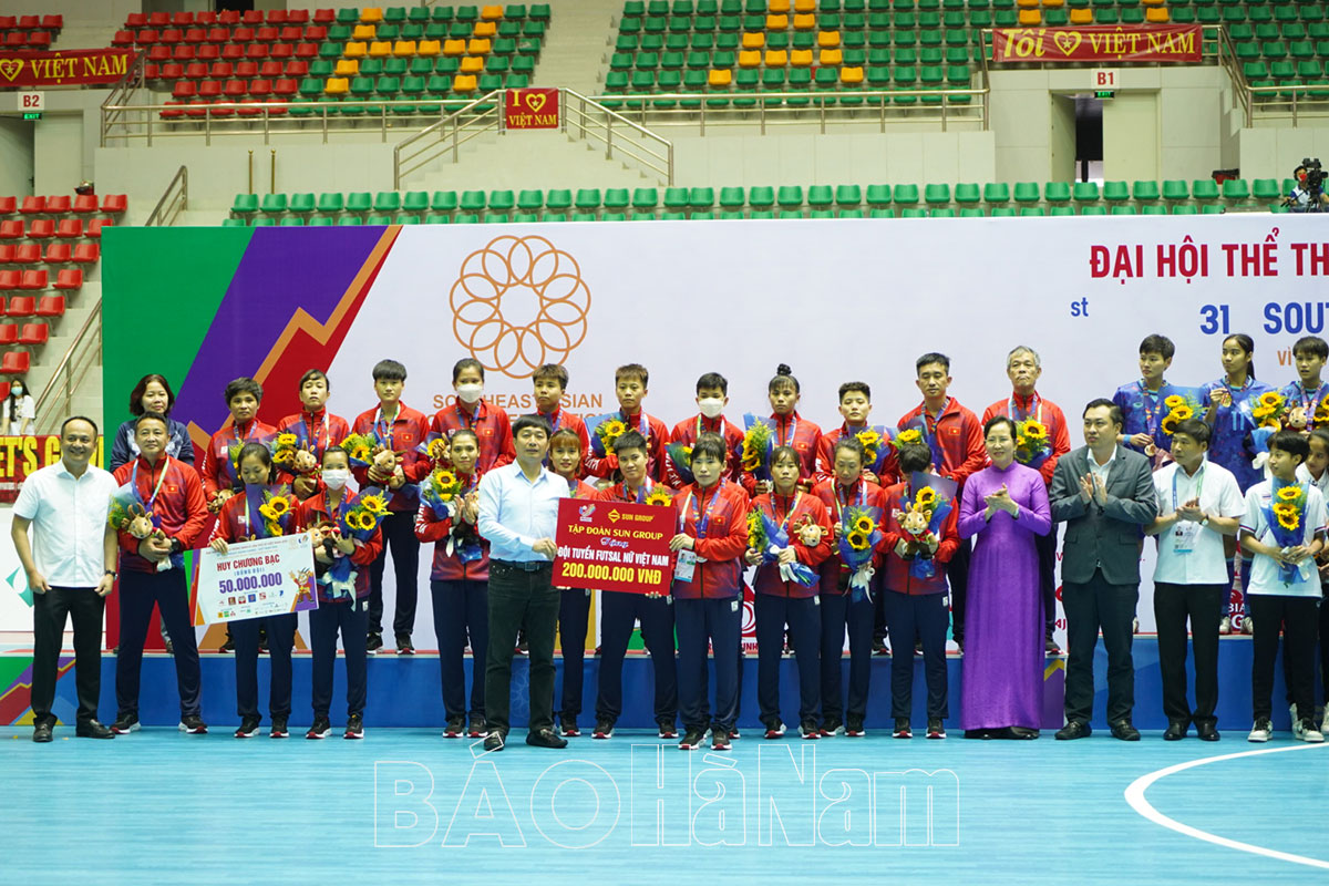 Thua 1-2 Thái Lan, futsal nữ Việt Nam lỡ Huy chương Vàng SEA Games