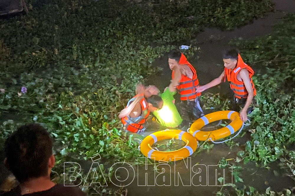 Cứu nạn kịp thời nam thanh niên nhảy cầu Châu Sơn (Phủ Lý)