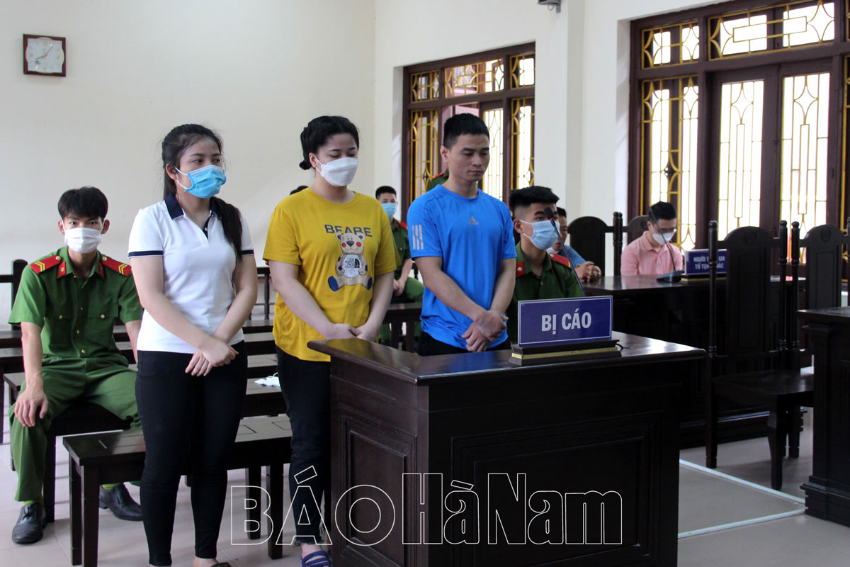 3 bị cáo lĩnh 17 năm tù vì sản xuất, buôn bán hàng giả là thuốc chữa bệnh, thuốc phòng bệnh