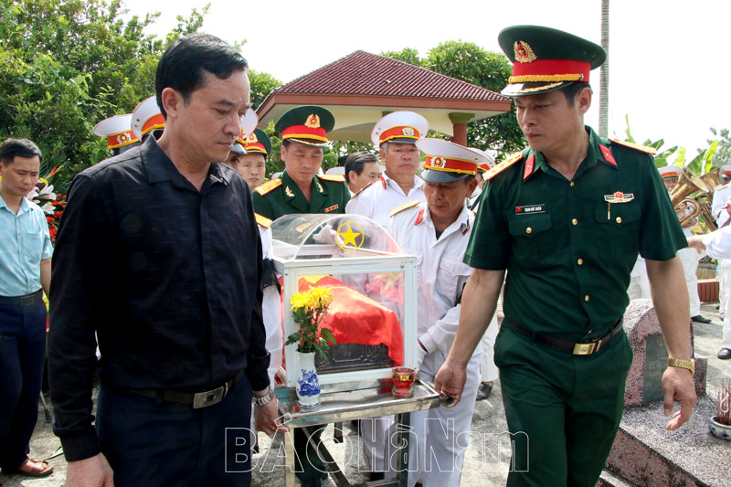 Đón hài cốt liệt sỹ ở Lào về quê hương Đồng Du (Bình Lục)