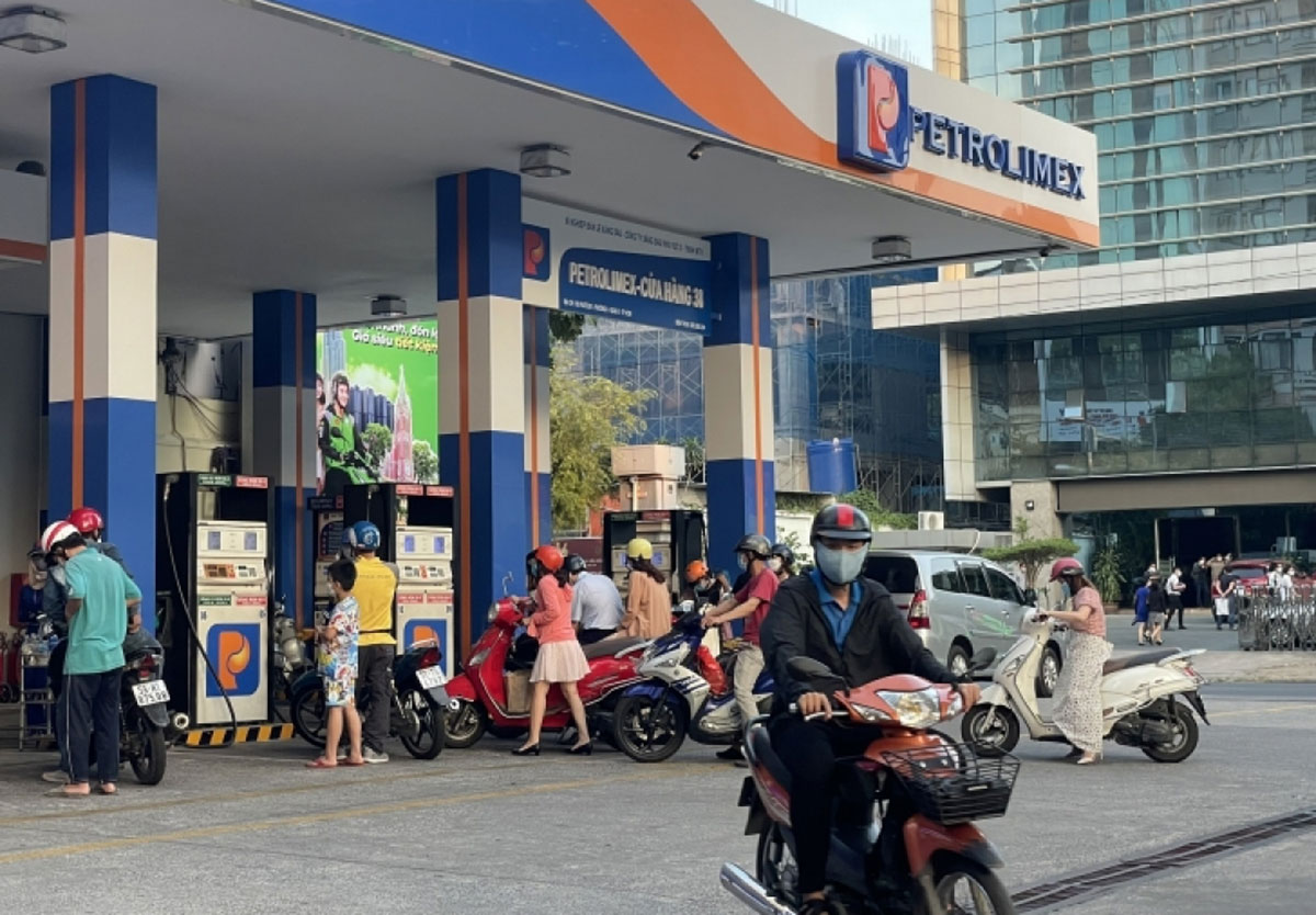 Giá xăng tiếp tục tăng, cao nhất 32.873 đồng/lít