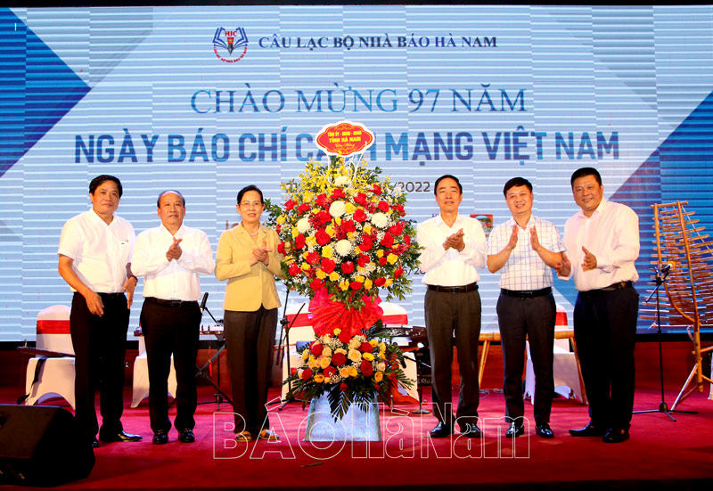 Lãnh đạo tỉnh gặp mặt Câu lạc bộ Nhà báo Hà Nam