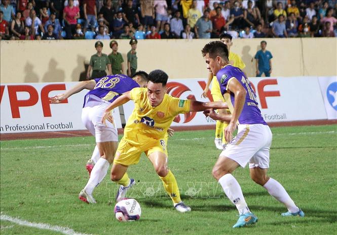 Nam Định cầm chân Hà Nội ở V-League