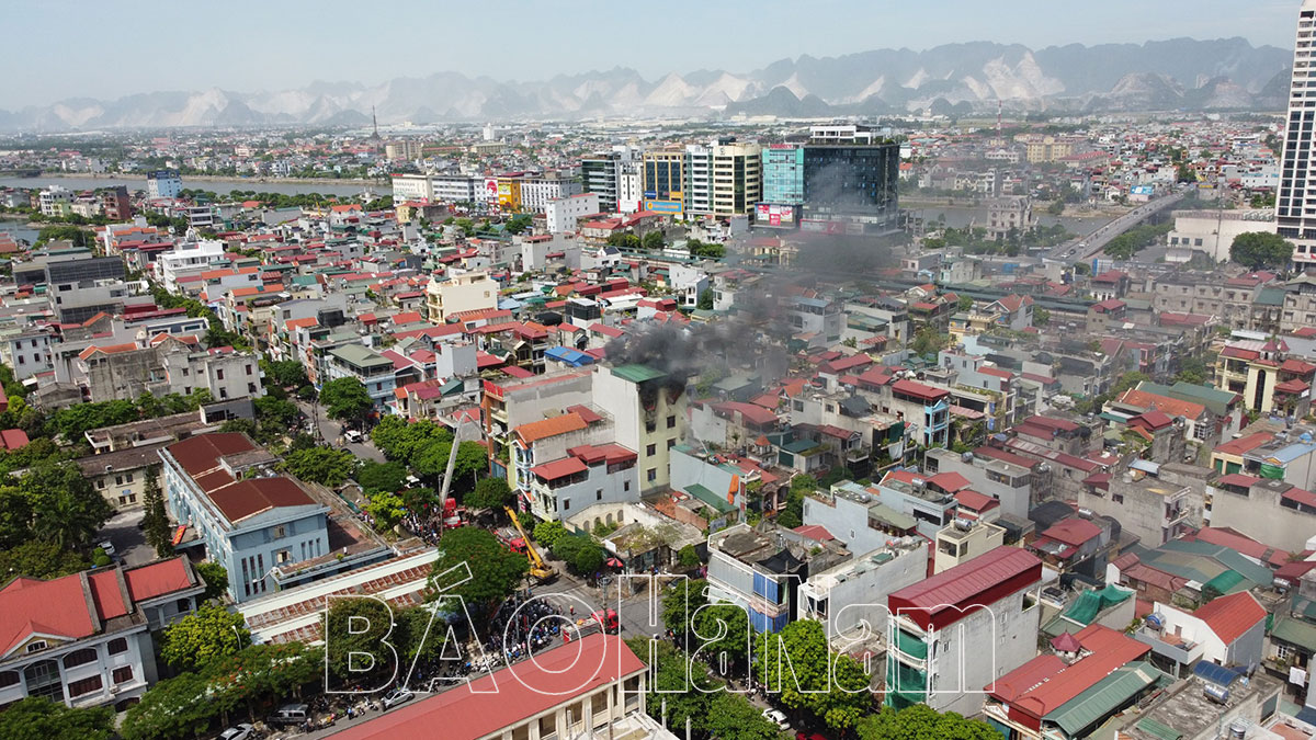 Cháy cửa hàng Phương Mai ở Phủ Lý