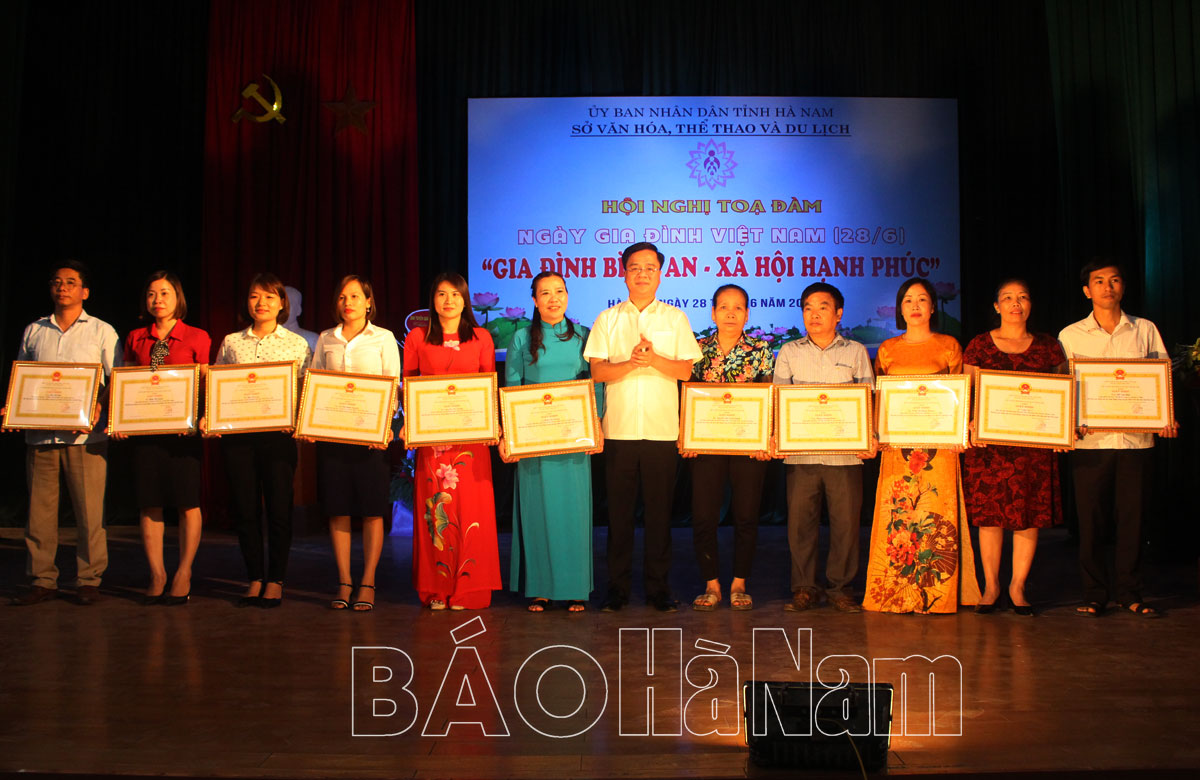 Tọa đàm Ngày Gia đình Việt Nam: “Gia đình bình an – Xã hội hạnh phúc”