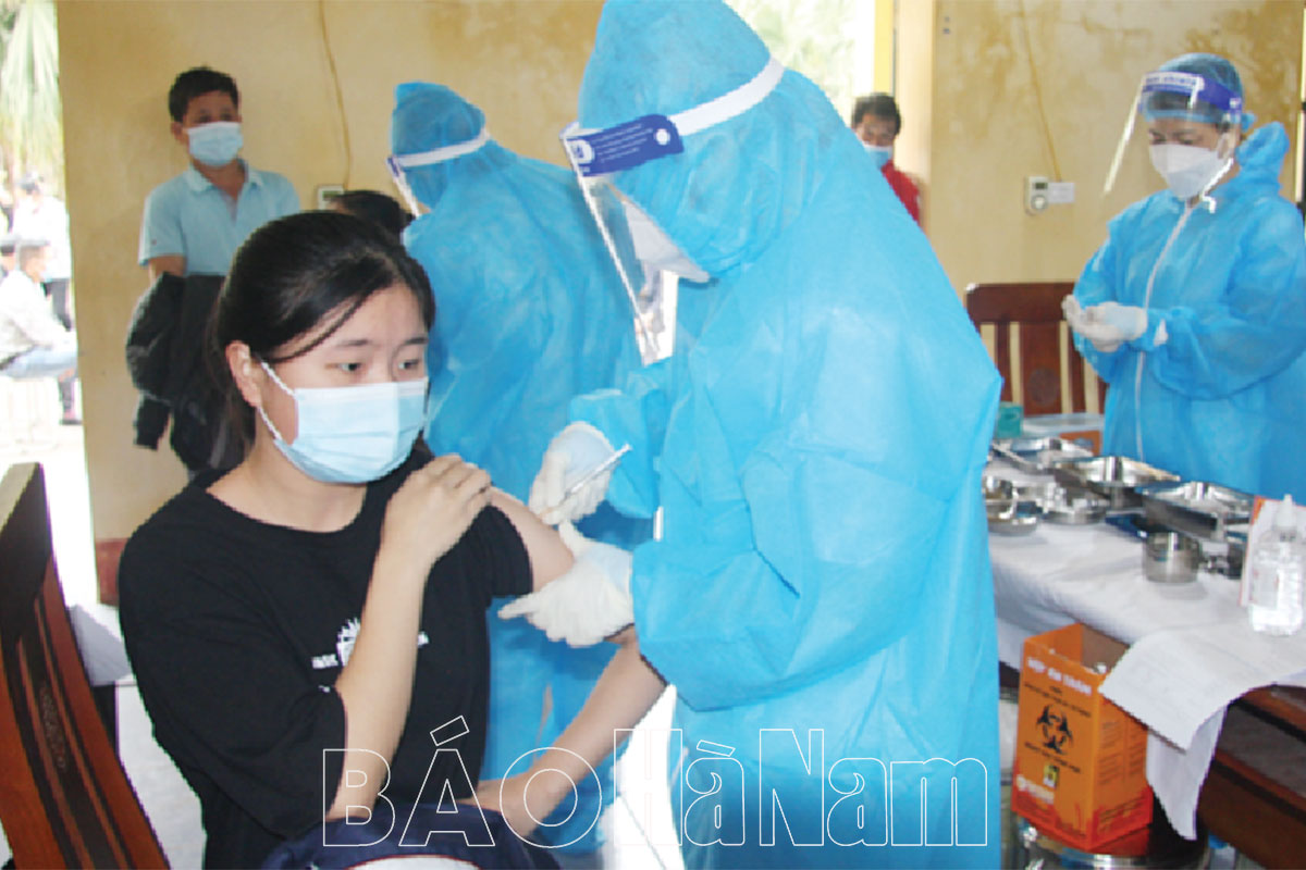 Nguy cơ tái bùng phát dịch khi nhiều người dân không tiếp tục tiêm vắc - xin phòng Covid-19