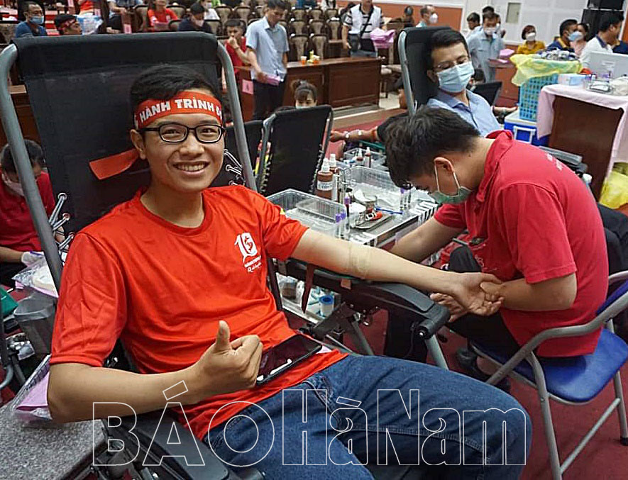 Ngày hội hiến máu “Hà Nam – Ngàn trái tim hồng”
