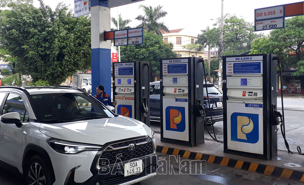 Xăng, dầu giảm giá mạnh, dịch vụ kinh doanh vận tải bớt khó