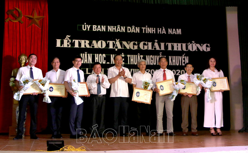 Trao tặng Giải thưởng Văn học Nghệ thuật Nguyễn Khuyến lần thứ VIII