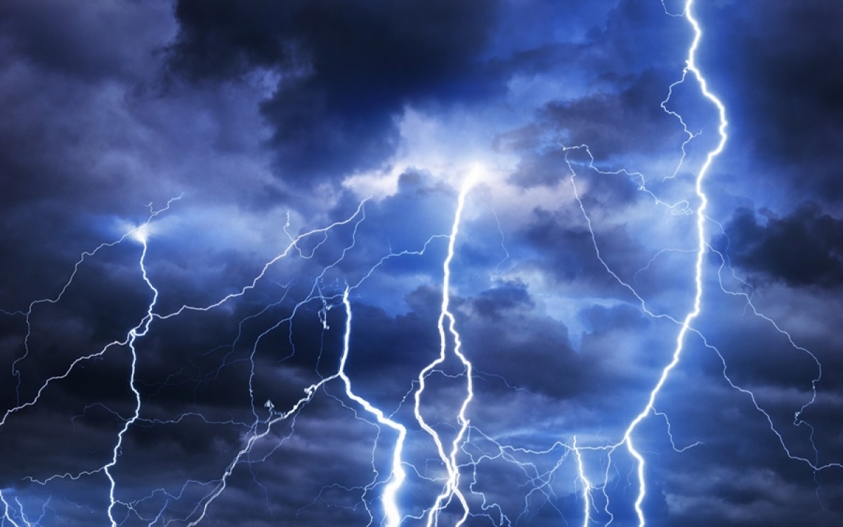 Hai người đi làm đồng bị sét đánh tử vong