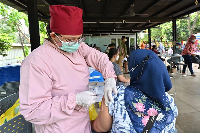 Indonesia bước vào làn sóng COVID-19 thứ tư