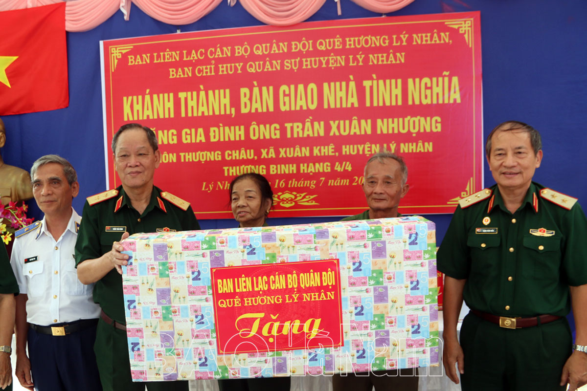 Ban Chỉ huy Quân sự huyện Lý Nhân khánh thành, bàn giao nhà tình nghĩa tại xã Xuân Khê