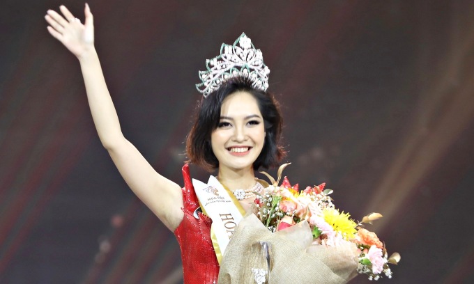 Thí sinh người Tày Nông Thúy Hằng giành vương miện Hoa hậu các dân tộc Việt Nam 2022