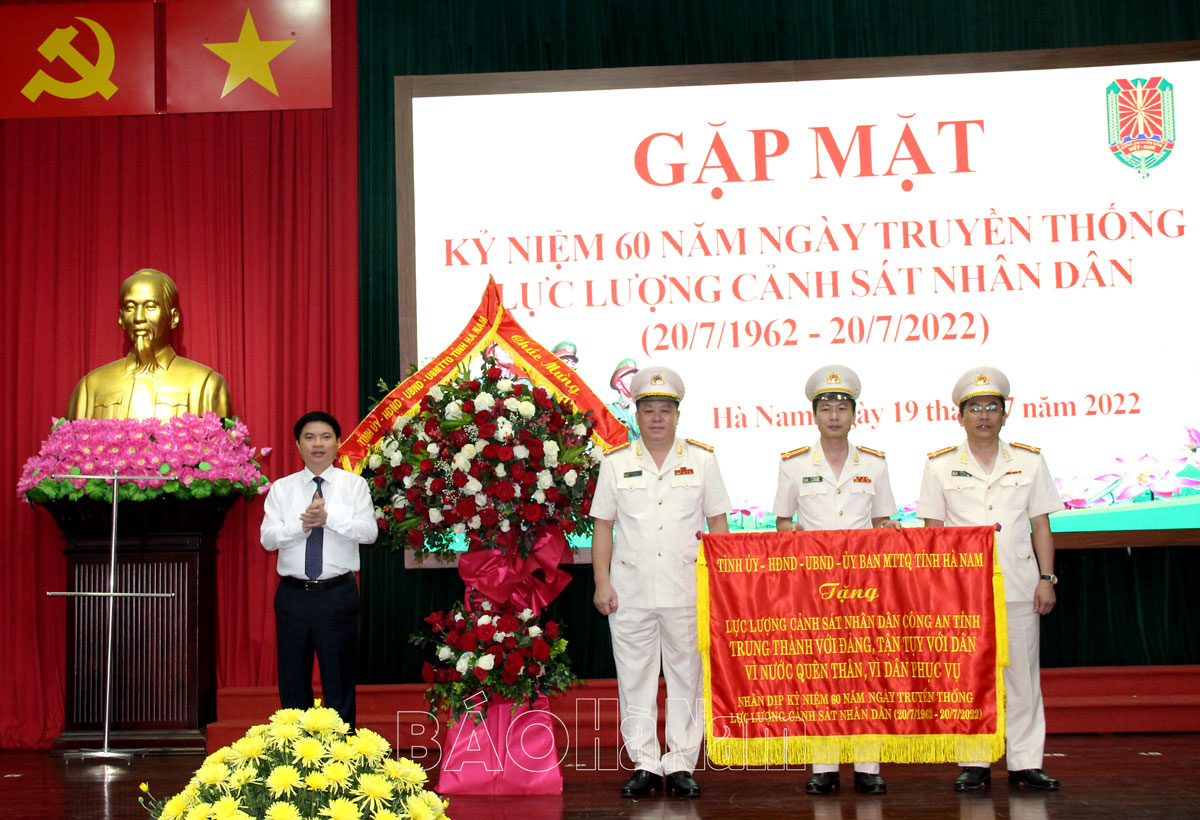 Công an tỉnh Hà Nam kỷ niệm 60 năm Ngày truyền thống lực lượng Cảnh sát nhân dân