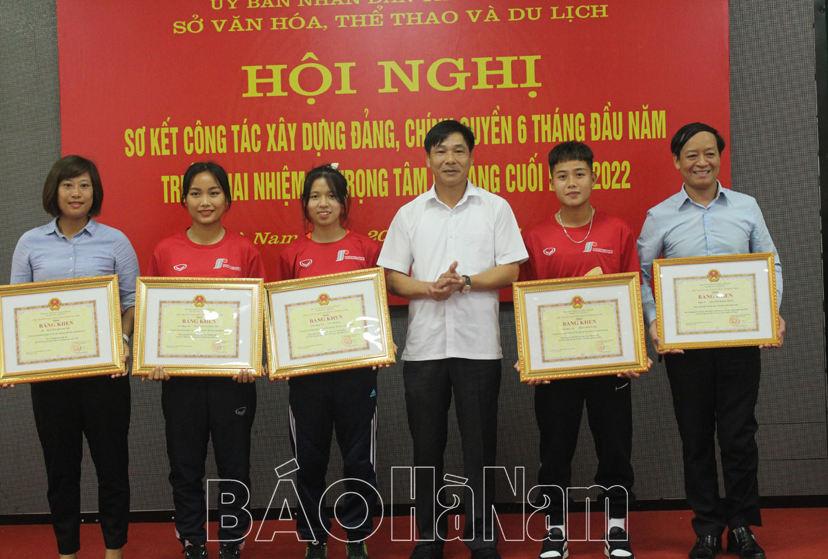 Sở Văn hóa, Thể thao và Du lịch khen thưởng các cá nhân, tập thể xuất sắc