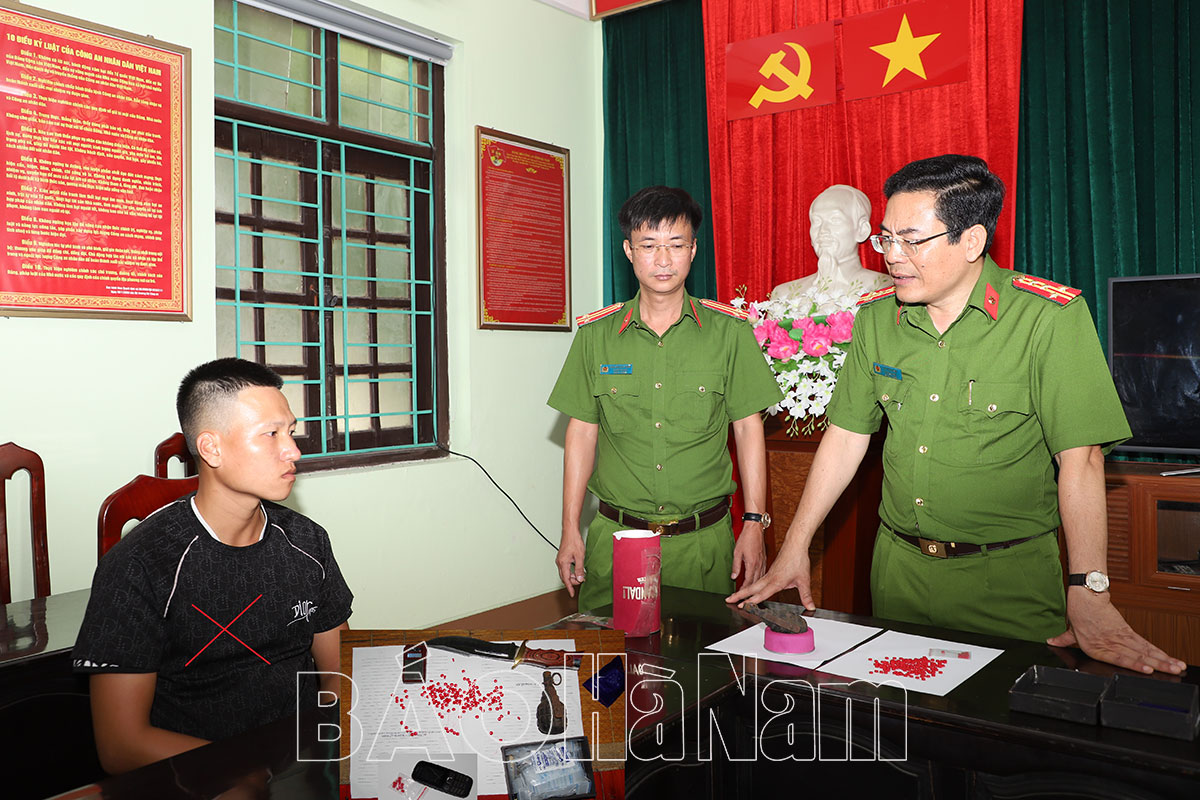 Bắt đối tượng mua bán trái phép gần 170 viên ma túy tổng hợp