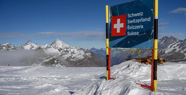 Sông băng tan chảy làm dịch chuyển đường biên giới Thụy Sĩ - Italy