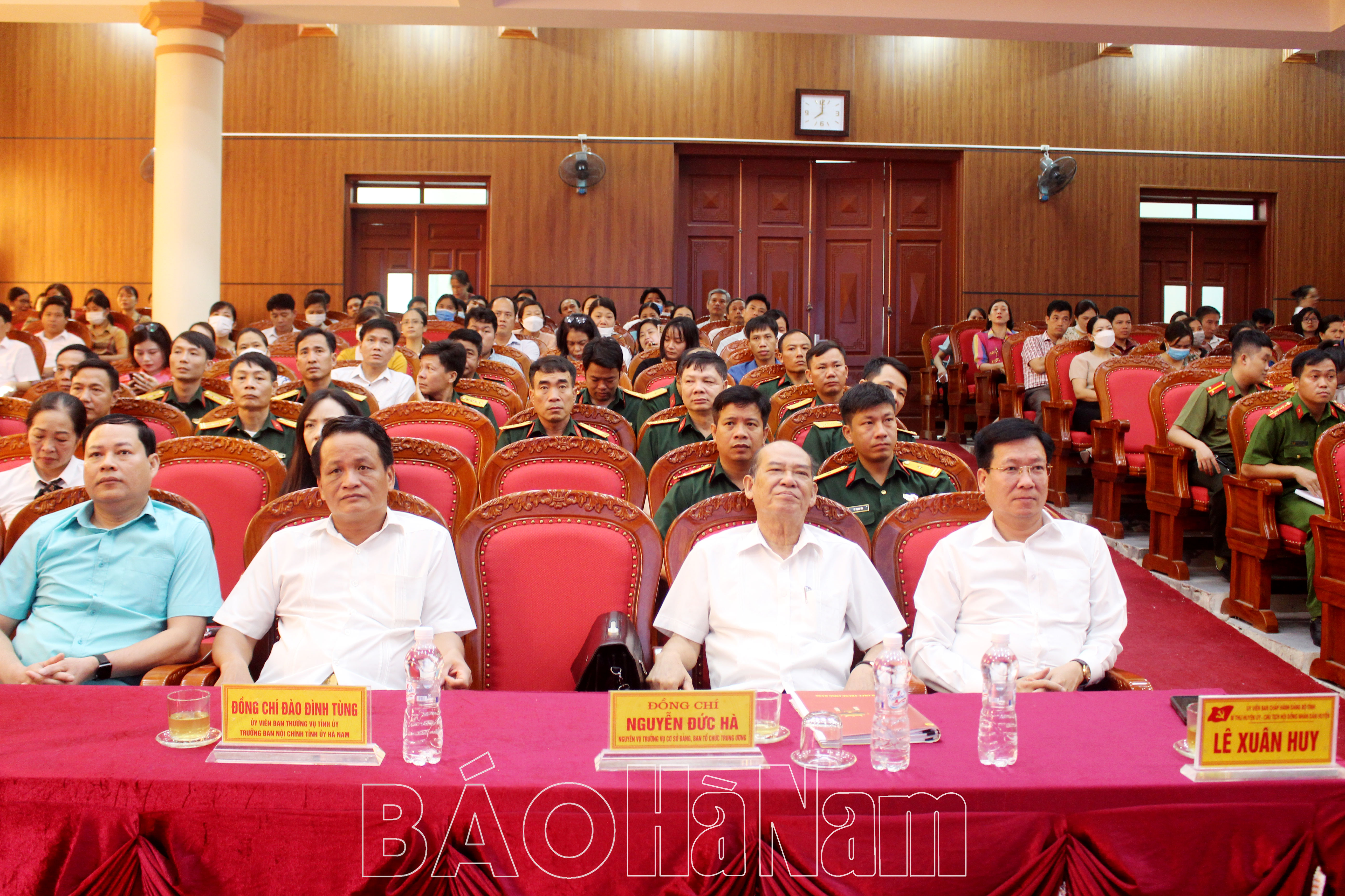 Huyện ủy Bình Lục tổ chức nghiên cứu, học tập tác phẩm “Một số vấn đề lý luận và thục tiễn về CNXH và con đường đi lên CNXH ở Việt Nam” của Tổng Bí thư Nguyễn Phú Trọng