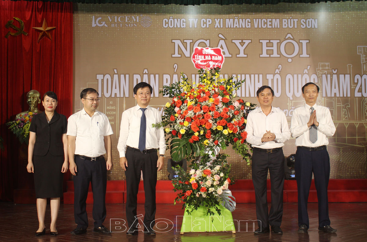 Ngày hội toàn dân bảo vệ an ninh Tổ quốc tại Công ty Cổ phần Xi măng Vicem Bút Sơn