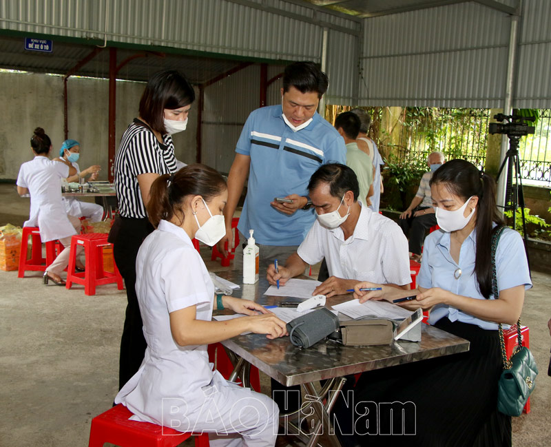 UBND tỉnh đôn đốc đẩy mạnh tiêm vắc xin phòng Covid-19 trên địa bàn