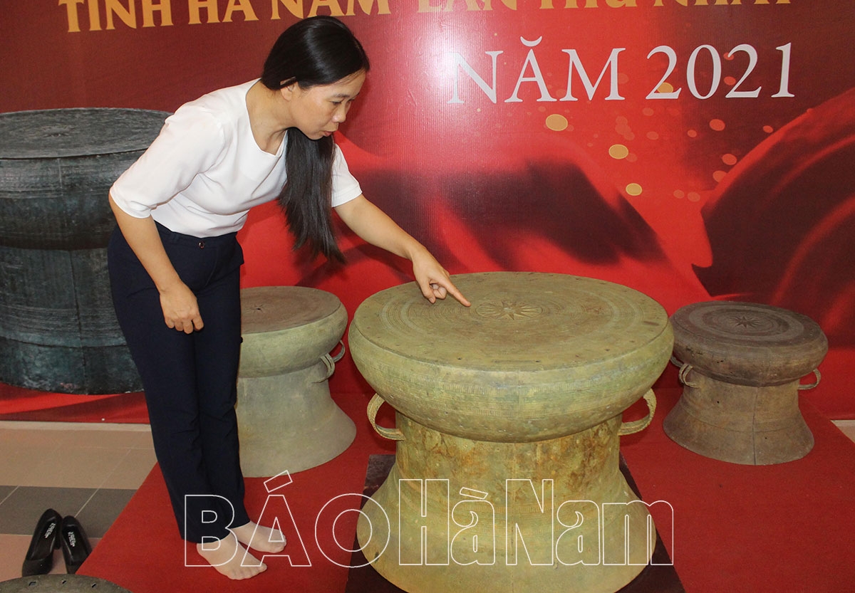 Đề nghị công nhận bảo vật quốc gia đối với Bia đá chùa Giàu và Trống đồng Tiên Nội I