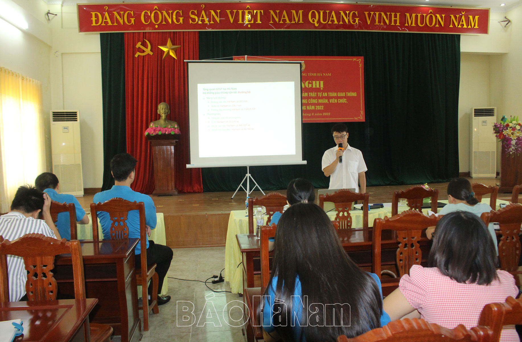 Tuyên truyền, phổ biến pháp luật về đảm bảo trật tự ATGT và phòng chống ma túy trong CNVCNLĐ