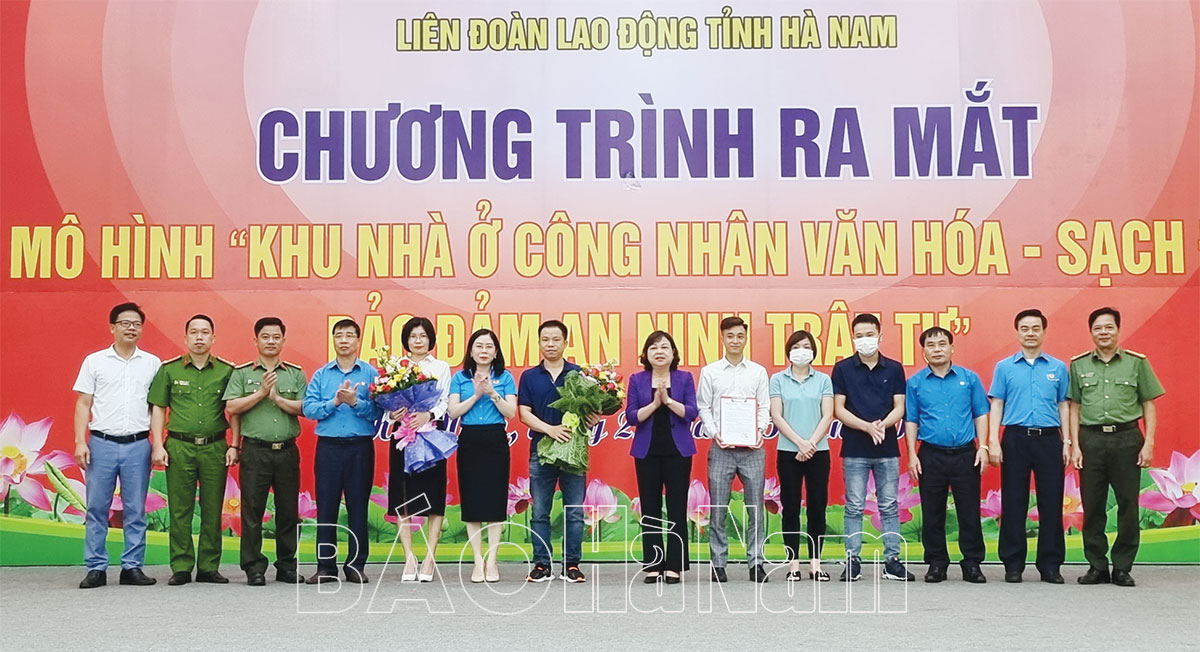 Các cấp công đoàn thi đua làm theo Bác