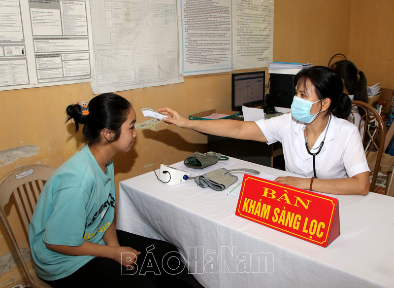 Tỷ lệ tiêm vaccine Covid-19 mũi 2 và mũi 3 cho trẻ từ 5 đến 17 tuổi ở Hà Nam đạt gần 60%