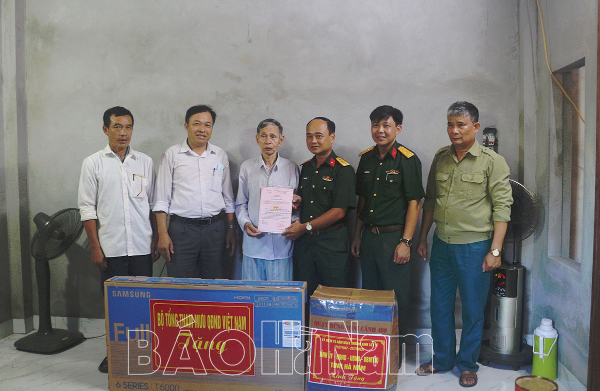 Bộ Tổng Tham mưu hỗ trợ xây dựng 2 nhà tình nghĩa cho gia đình chính sách tại thị xã Duy Tiên