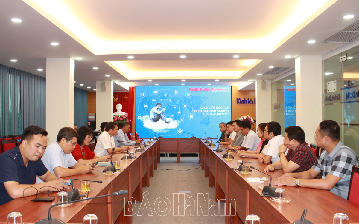 Trao đổi kinh nghiệm trong quản trị tòa soạn và phát triển báo điện tử
