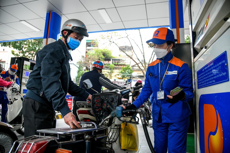 Giá xăng dầu giảm lần thứ tám liên tiếp