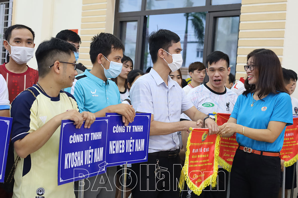 Khai mạc Giải bóng đá công nhân lao động trong các khu công nghiệp tỉnh Hà Nam