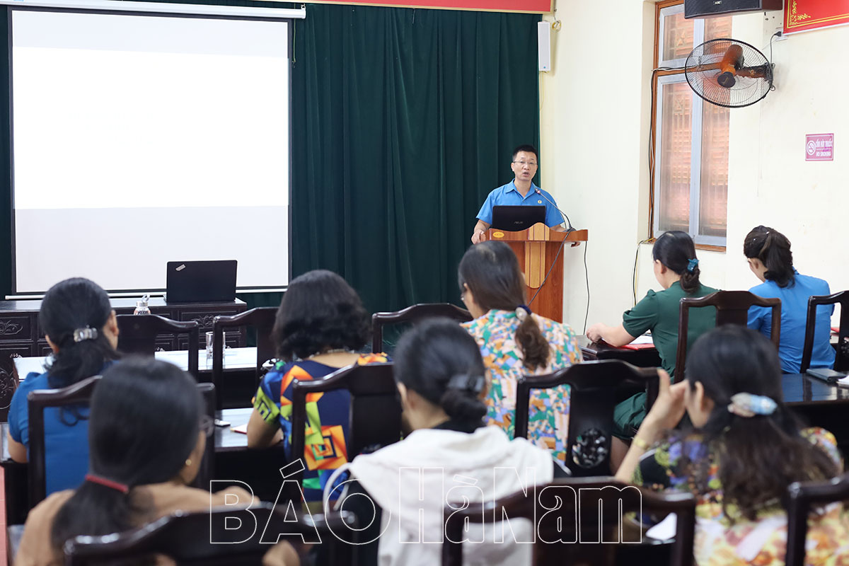 Liên đoàn Lao động huyện Bình Lục tập huấn công tác Đại hội Công đoàn các cấp nhiệm kỳ 2023-2028