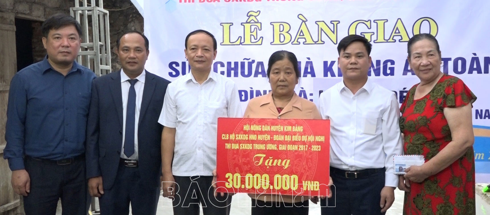 HND Kim Bảng bàn giao sửa chữa nhà không an toàn cho hội viên có hoàn cảnh đặc biệt khó khăn