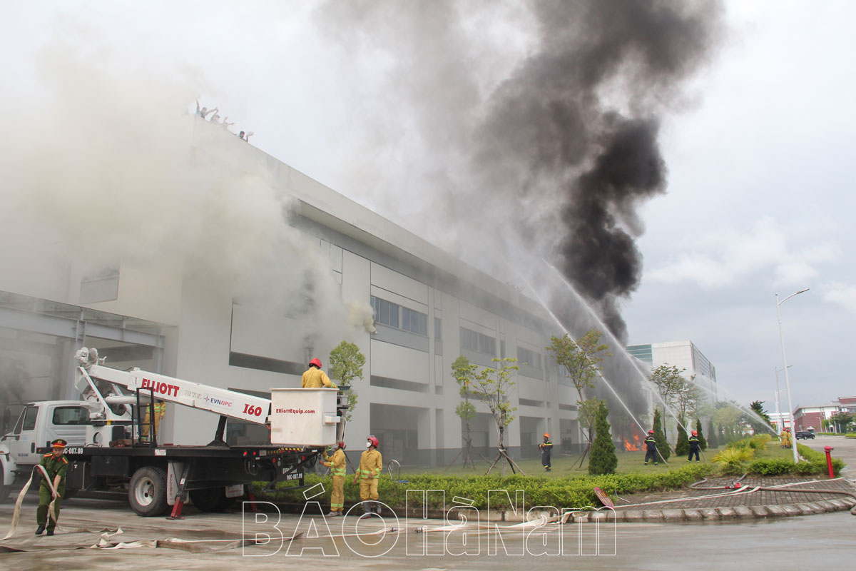 Diễn tập phương án chữa cháy và cứu nạn, cứu hộ tại công ty TNHH Qisda Việt Nam