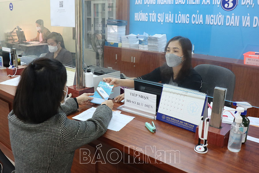 Đẩy mạnh việc chi trả lương, trợ cấp qua tài khoản ngân hàng