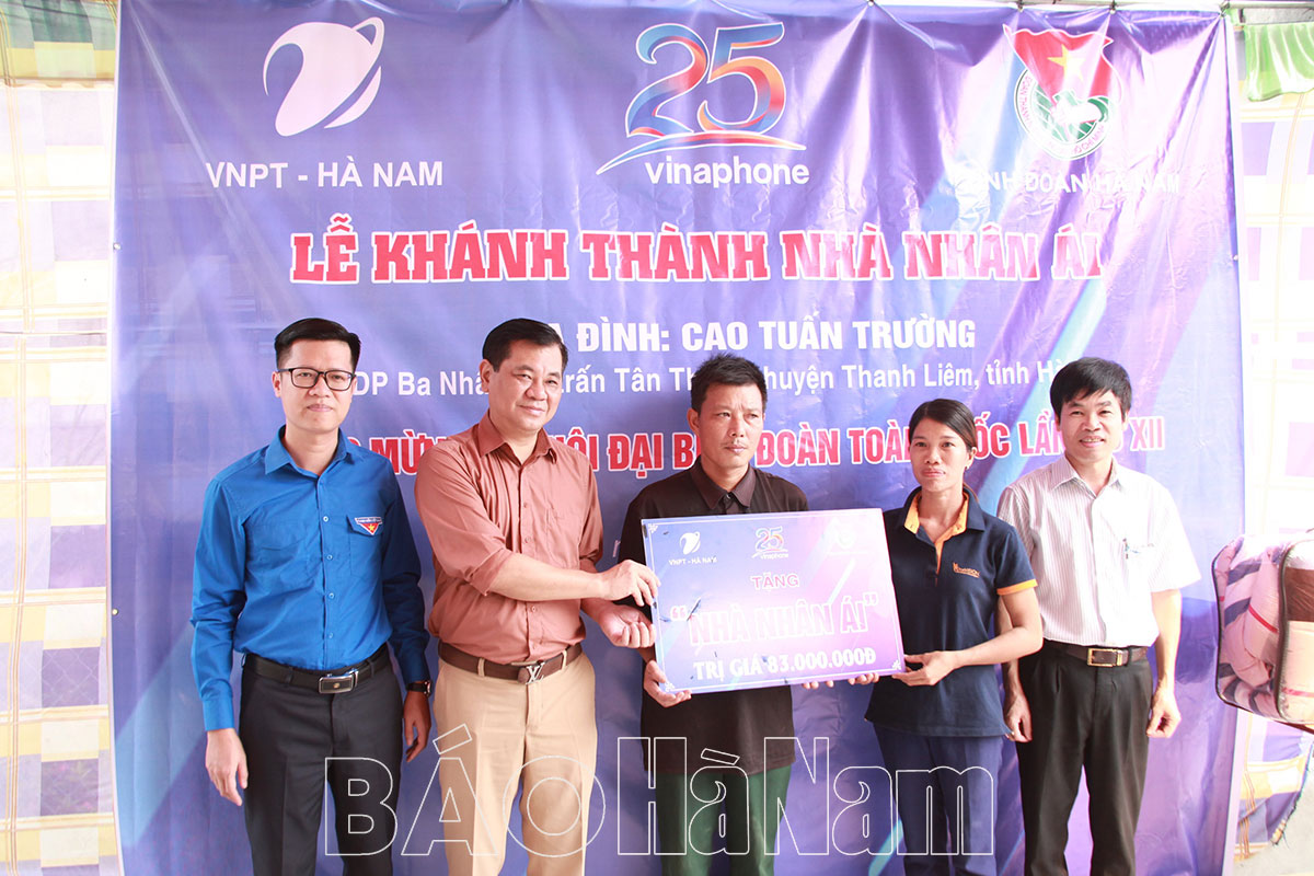 Trao tặng Nhà nhân ái cho gia đình anh Cao Tuấn Trường tại thị trấn Tân Thanh
